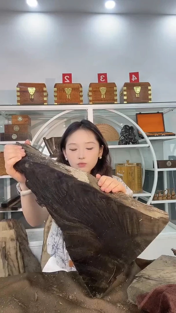 只**涯金丝楠木原料木材