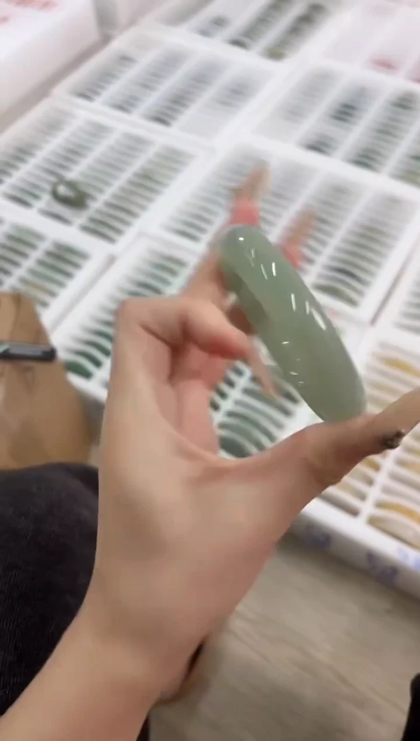 未镶嵌手镯石英质玉61-56D