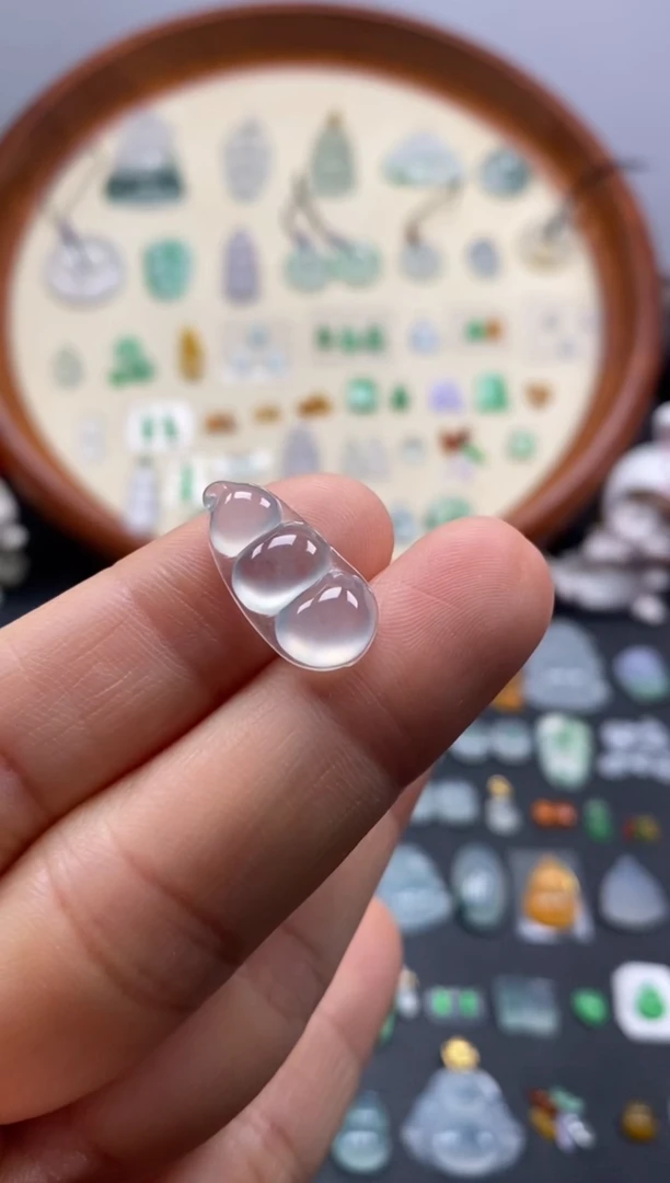 颈饰未镶嵌翡翠高冰豆子/芬