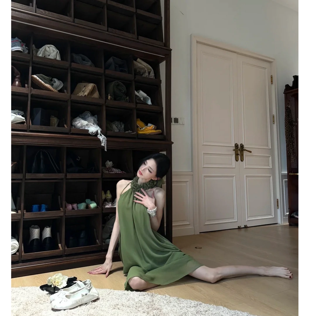 法式绝美设计感挂脖连衣裙女2025夏季新款收腰高级感显白长/短裙