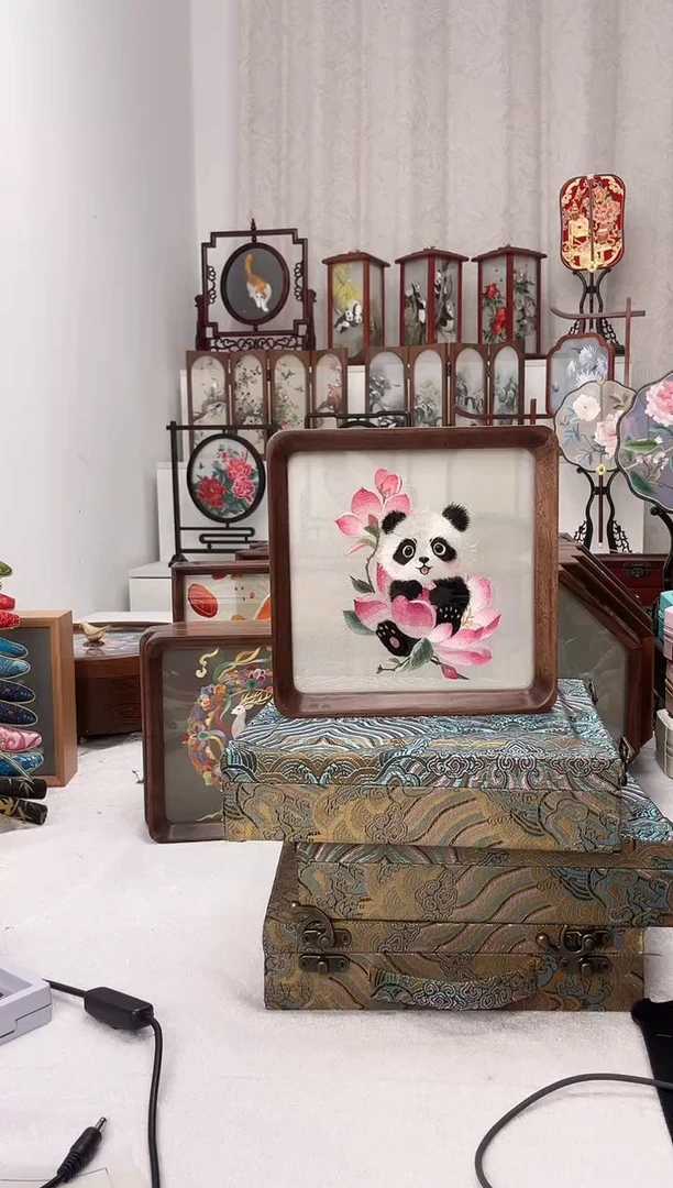 扇子苏绣作品手工摆台