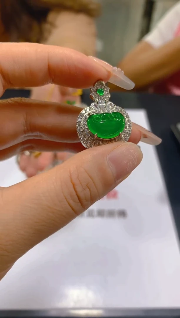 吊坠(赠链)未镶嵌翡翠多样性发一