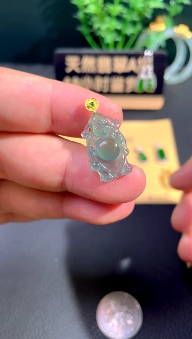 颈饰18K金镶嵌翡翠翡翠