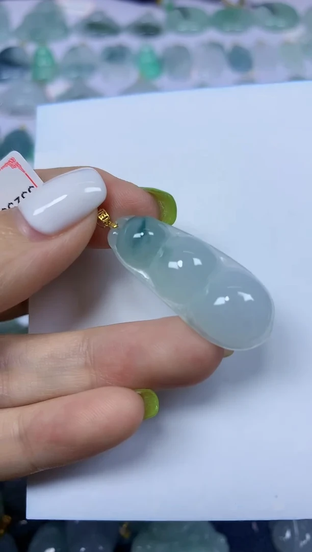 翡翠18K金镶嵌颈饰挂件