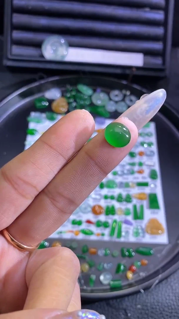 未镶嵌挂件翡翠蛋