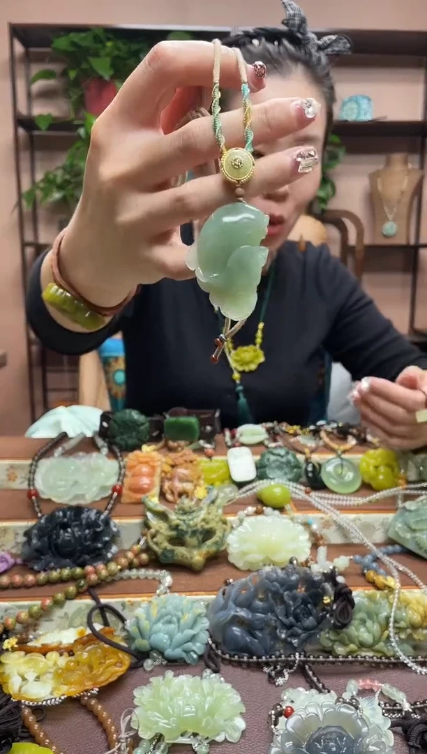 未镶嵌岫玉颈饰·1