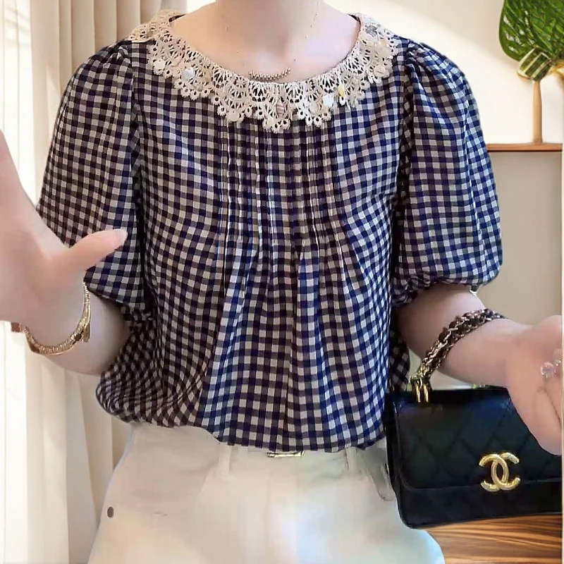 2025夏季时尚蕾丝花边圆领格子娃娃领百搭格子上衣衬衫衬衣