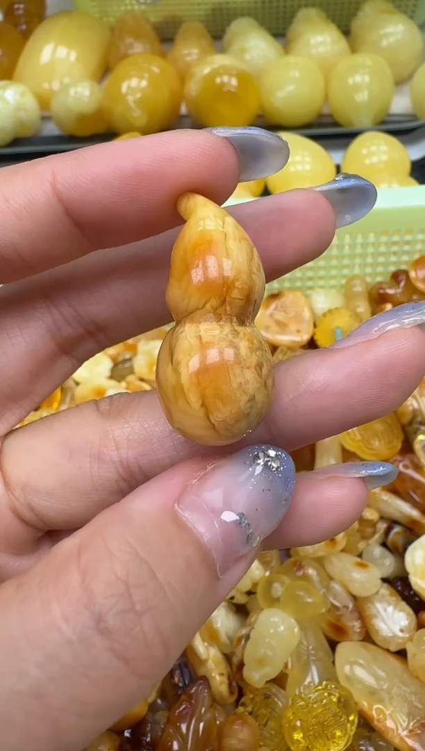 裸石琥珀未镶嵌如图