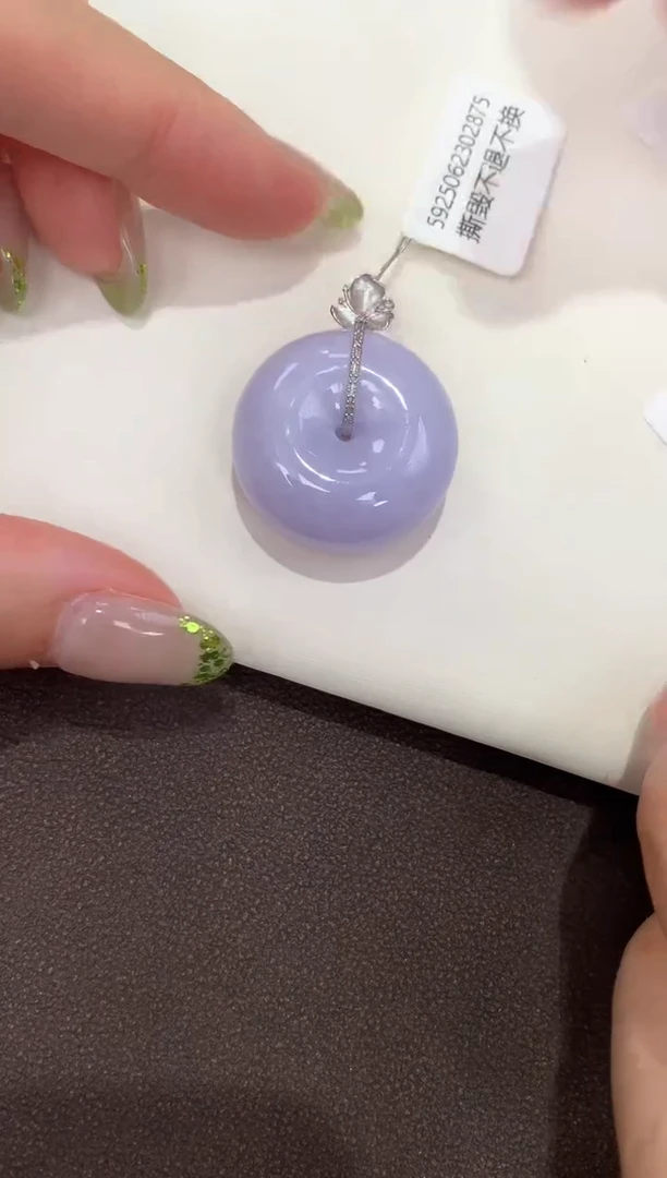 颈饰18K金镶嵌翡翠天然缅甸a货翡翠细糯粉紫扣