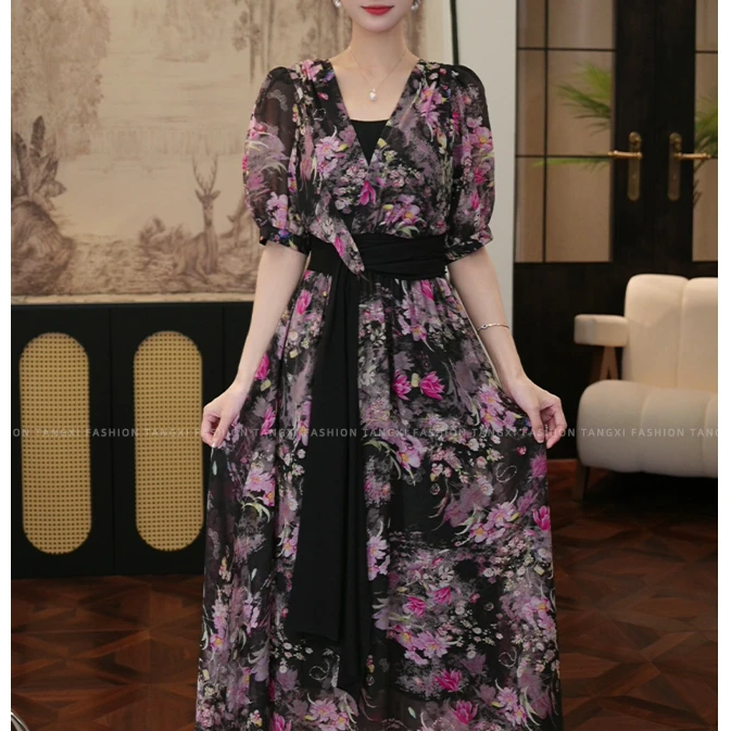 现货2025夏季新款【5006】高级感轻奢气质小众黑色v领收腰连衣裙子