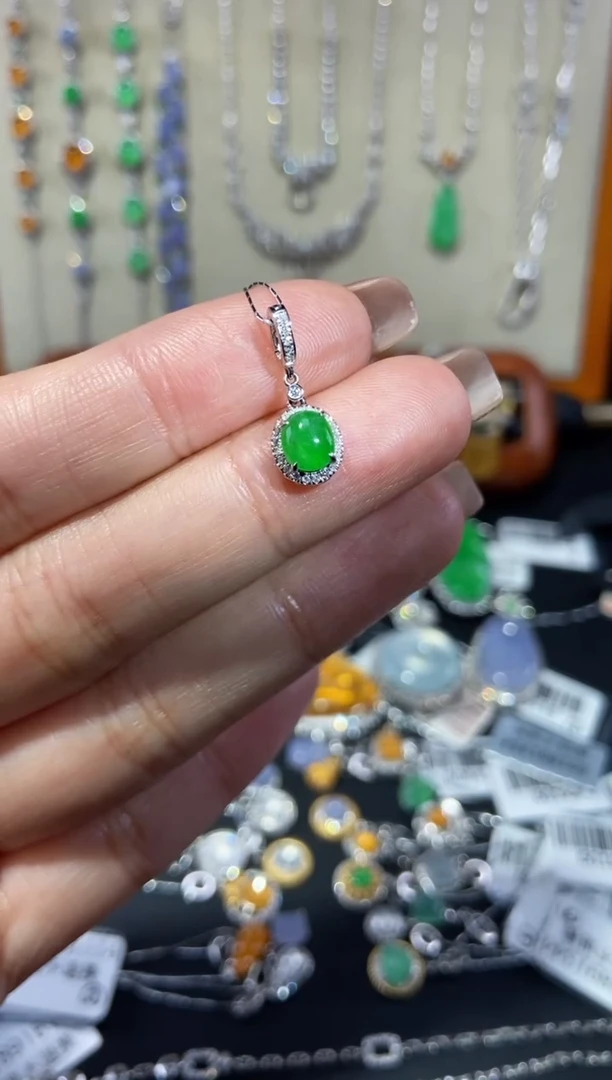【闪购商品】翡翠颈饰18K金镶嵌吊坠