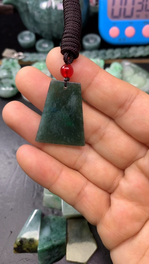 颈饰未镶嵌翡翠余***己无事牌