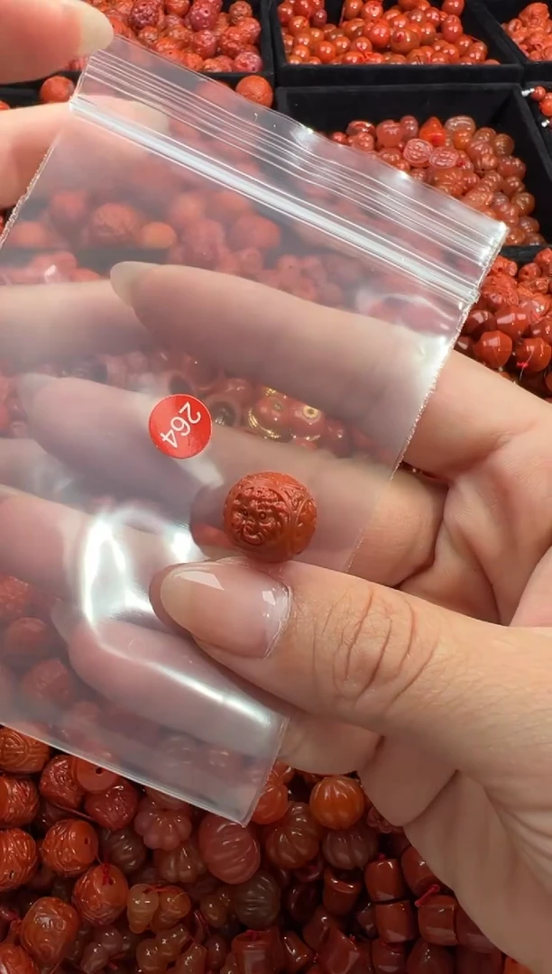 南红玛瑙未镶嵌颈饰1