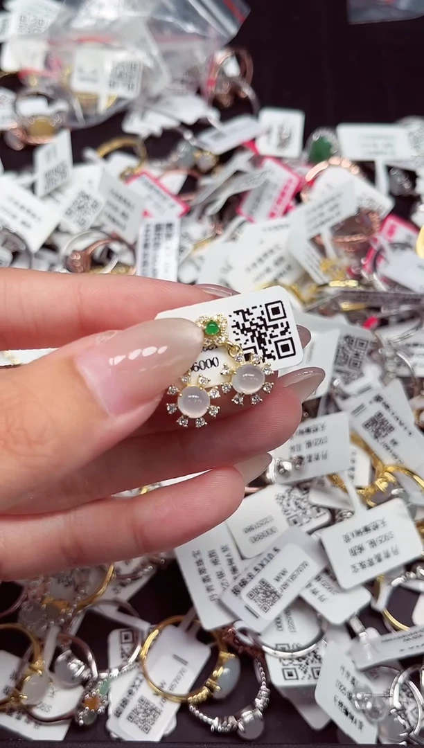 银S925镶嵌戒指翡翠A货 多样性发一