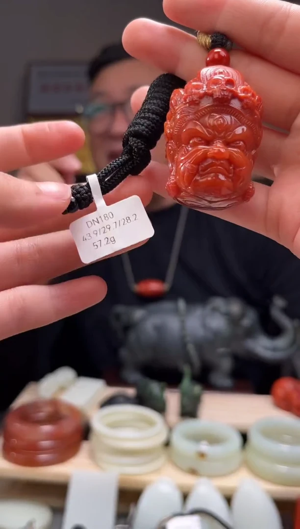 颈饰未镶嵌南红玛瑙吊坠