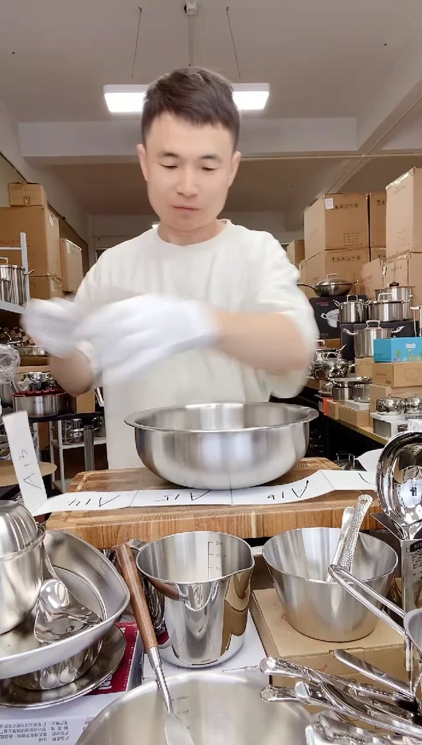 A12 微瑕26cm宽边和面盆