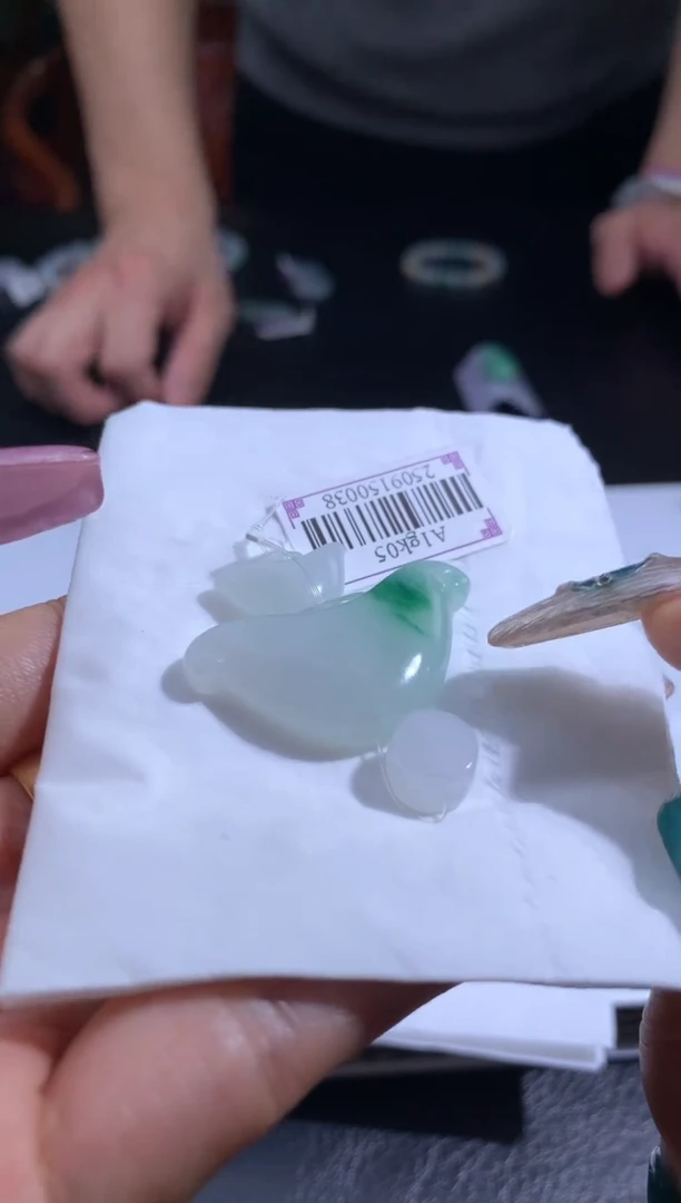 未镶嵌定制翡翠m**o翡翠