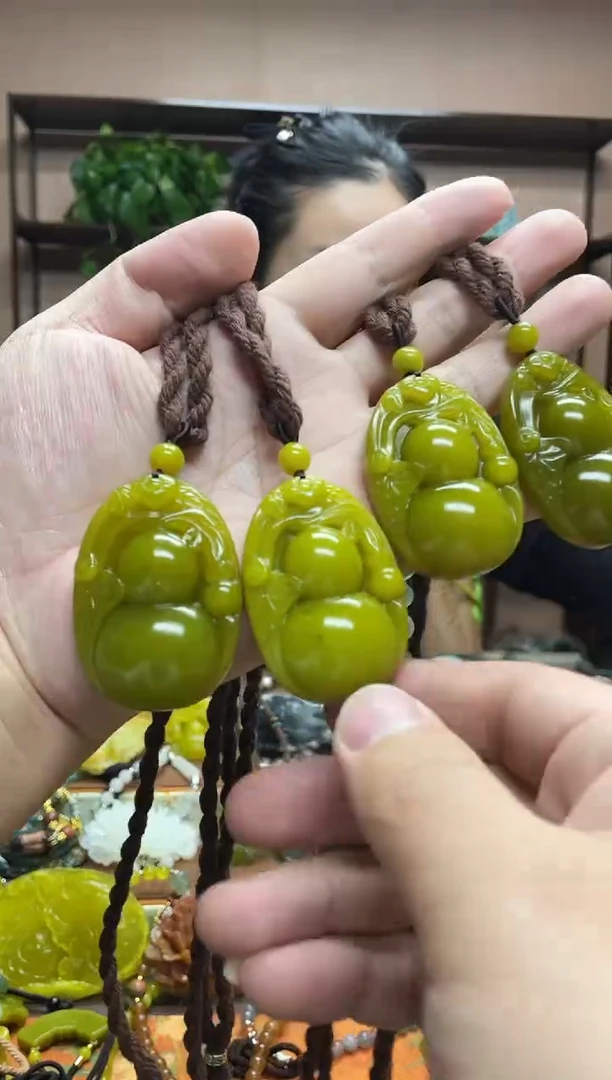 未镶嵌岫玉吊坠多样性发货发其中之一