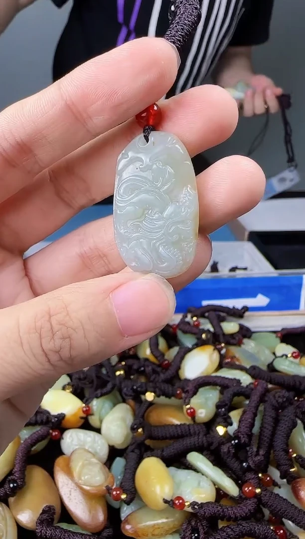 和田玉未镶嵌颈饰1