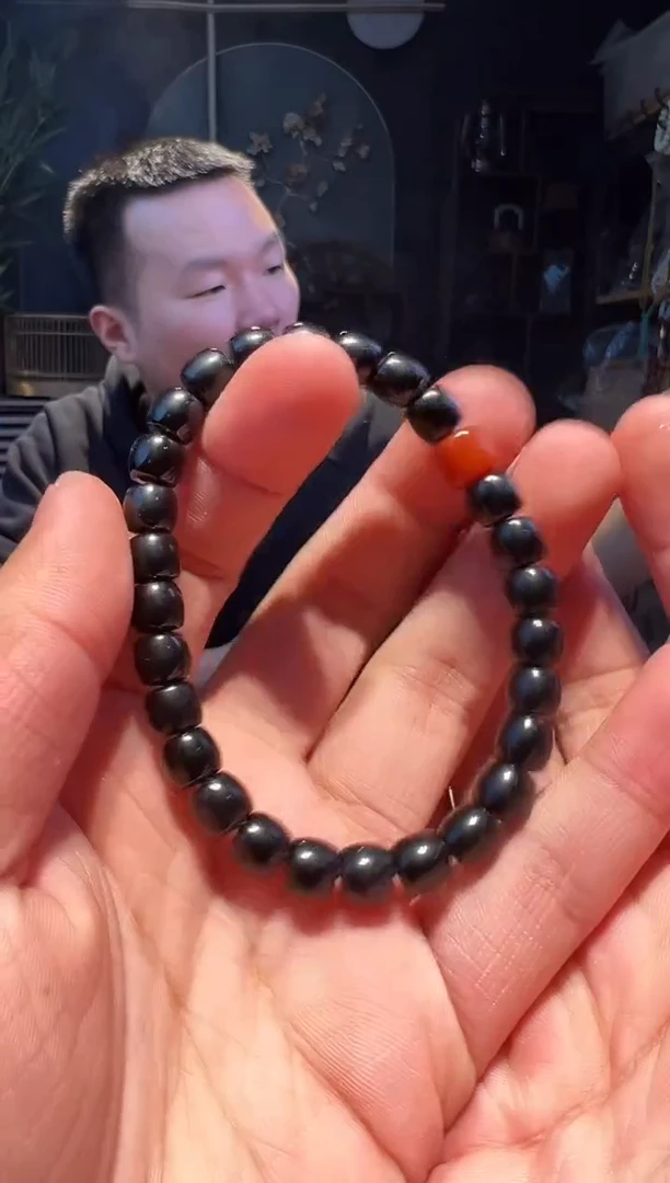 【闪购商品】和田玉手串未镶嵌8+(墨玉串)