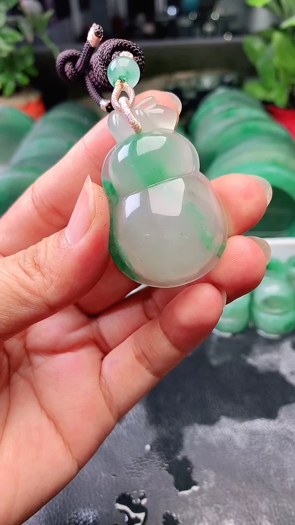 定制石英质玉（非洲翠）葫芦