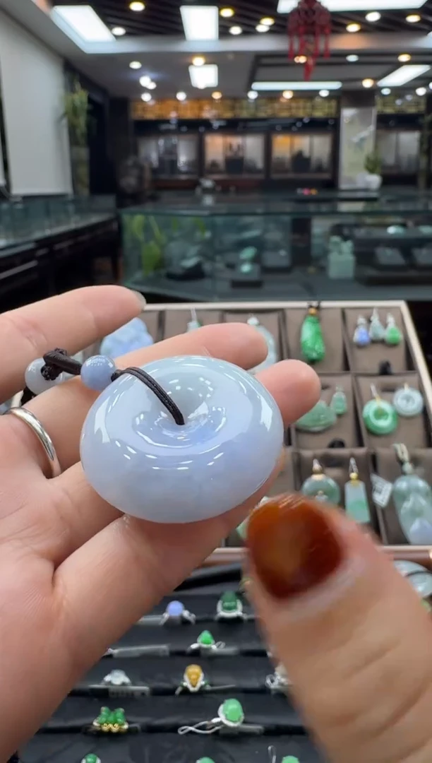 颈饰未镶嵌翡翠平安扣