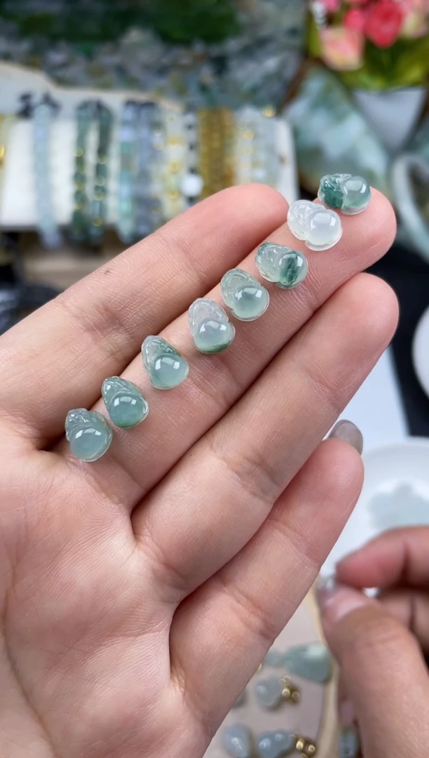 【闪购商品】翡翠颈饰未镶嵌天然翡翠8个葫芦71