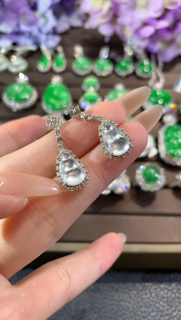 18K金镶嵌翡翠耳饰D9