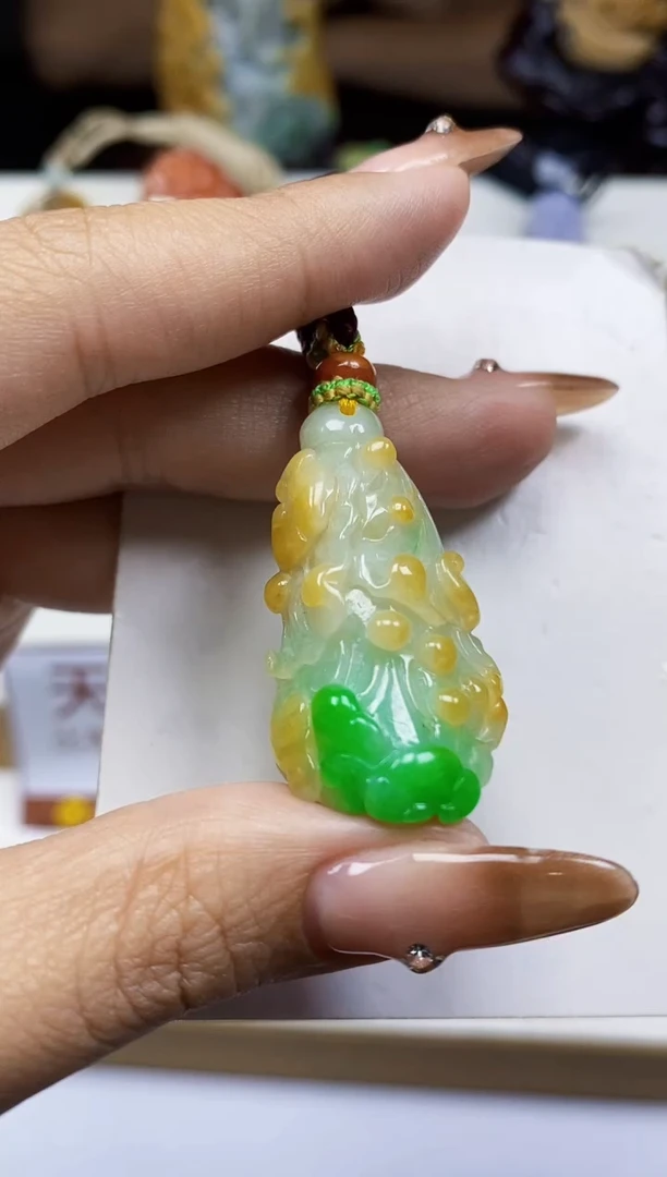 颈饰未镶嵌翡翠1