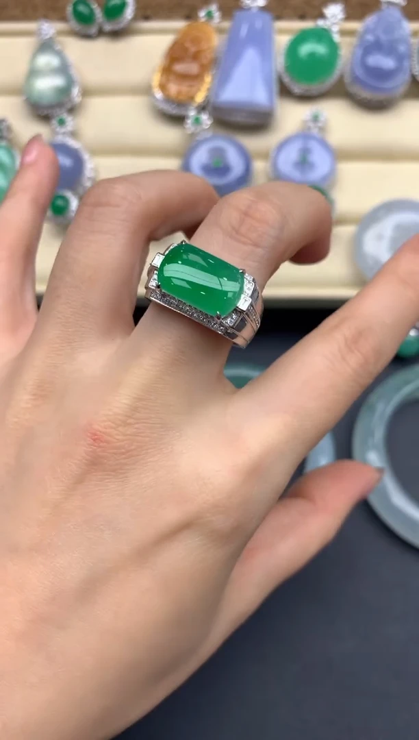 【闪购商品】翡翠戒指18K金镶嵌555-中国好珍宝