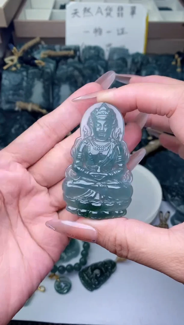 颈饰未镶嵌翡翠