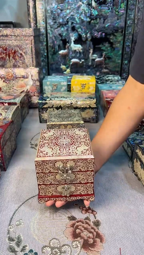 红底寿··弘贝雅螺钿漆器文化馆