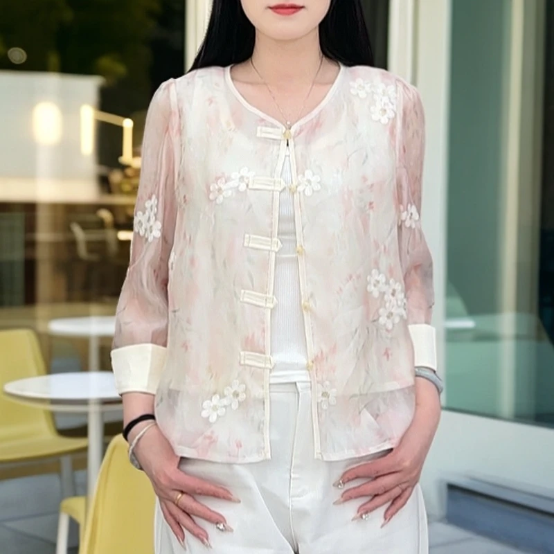 2025年夏季新中式薄款立体浮花盘扣防晒小衫轻盈国风百搭上衣