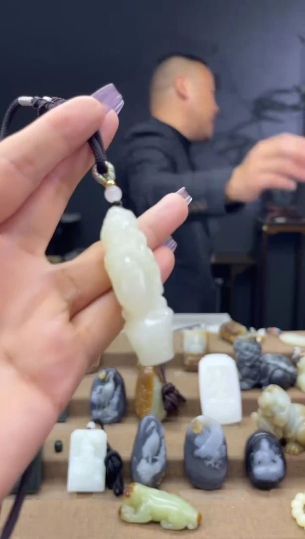 颈饰未镶嵌和田玉1