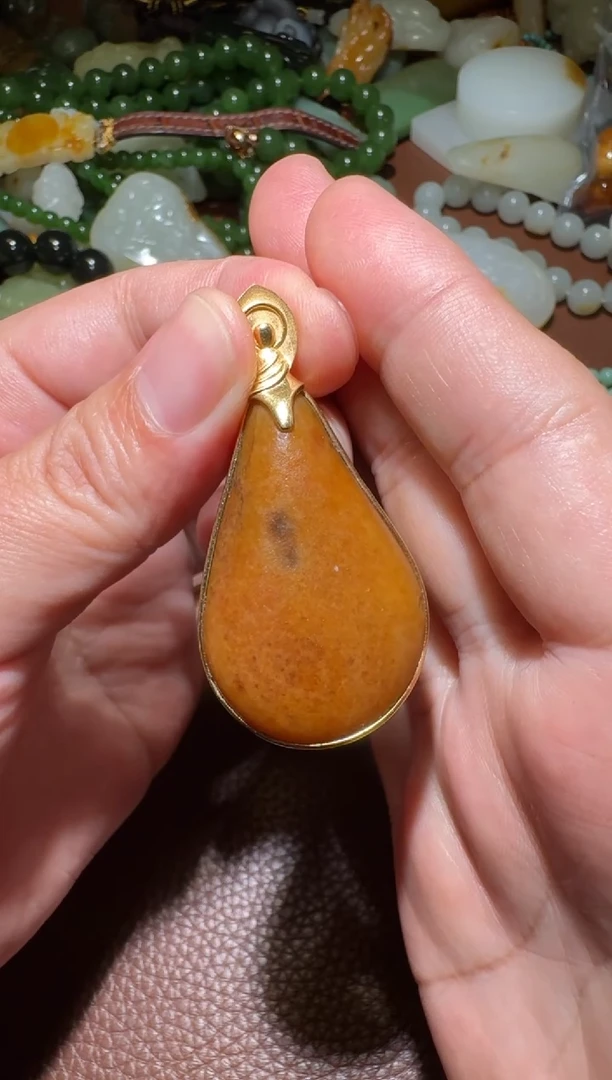 18K金镶嵌和田玉挂件和田玉