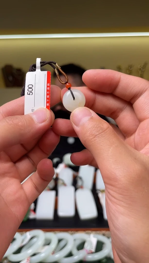 和田玉未镶嵌颈饰1