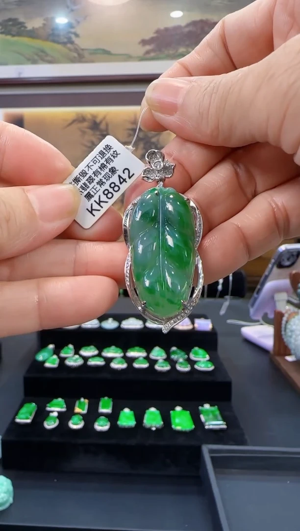 颈饰18K金镶嵌翡翠KK8842叶子