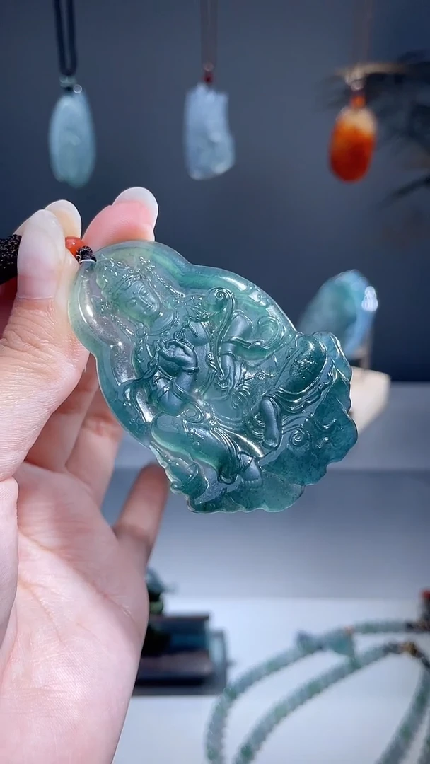 颈饰未镶嵌翡翠观音
