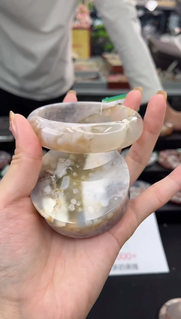 【闪购商品】石英质玉手镯未镶嵌62圈口（赠品镯心）1681356