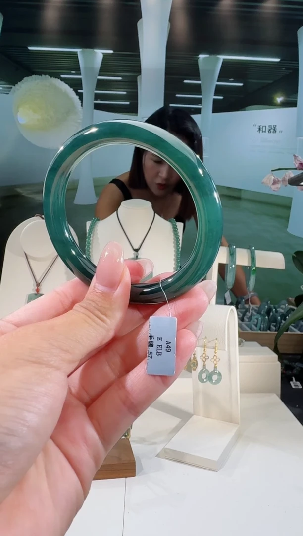 翡翠手镯未镶嵌57圈