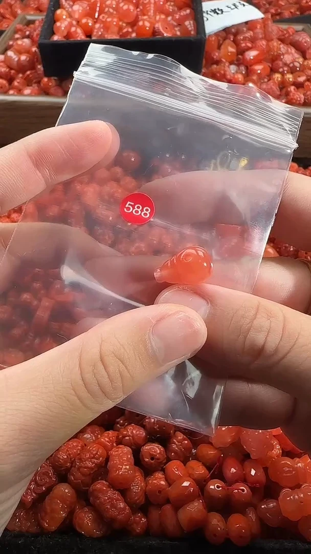 颈饰未镶嵌南红玛瑙1