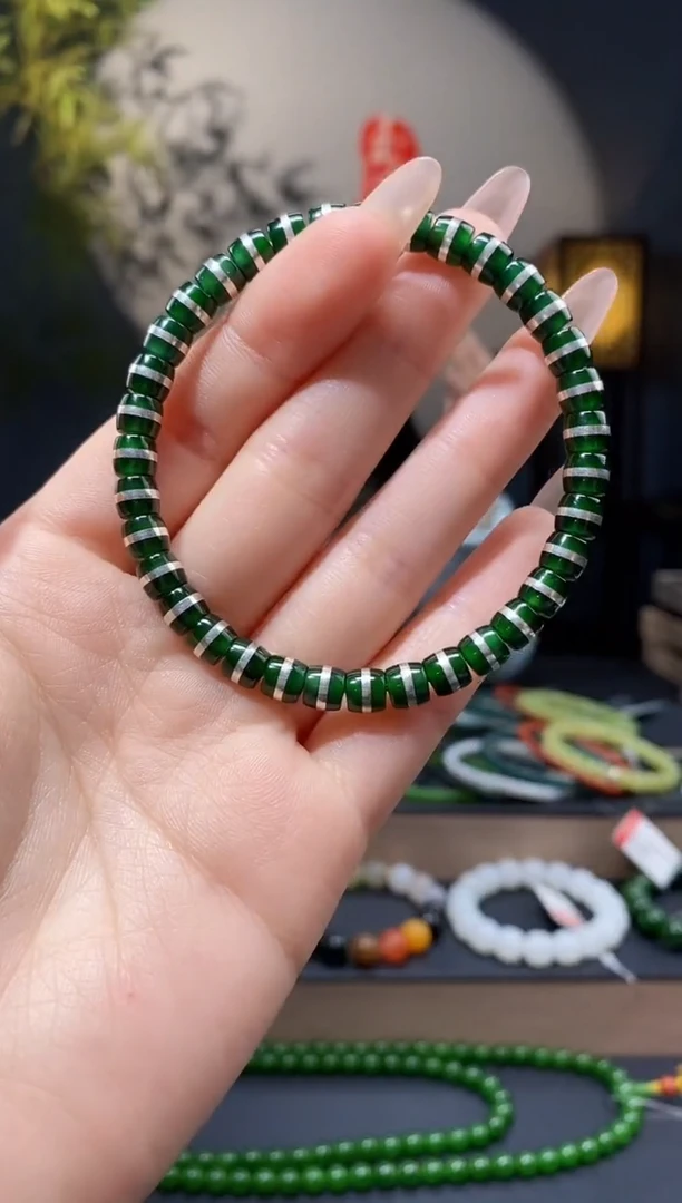 【闪购商品】翡翠手链未镶嵌6mm极限弧手串