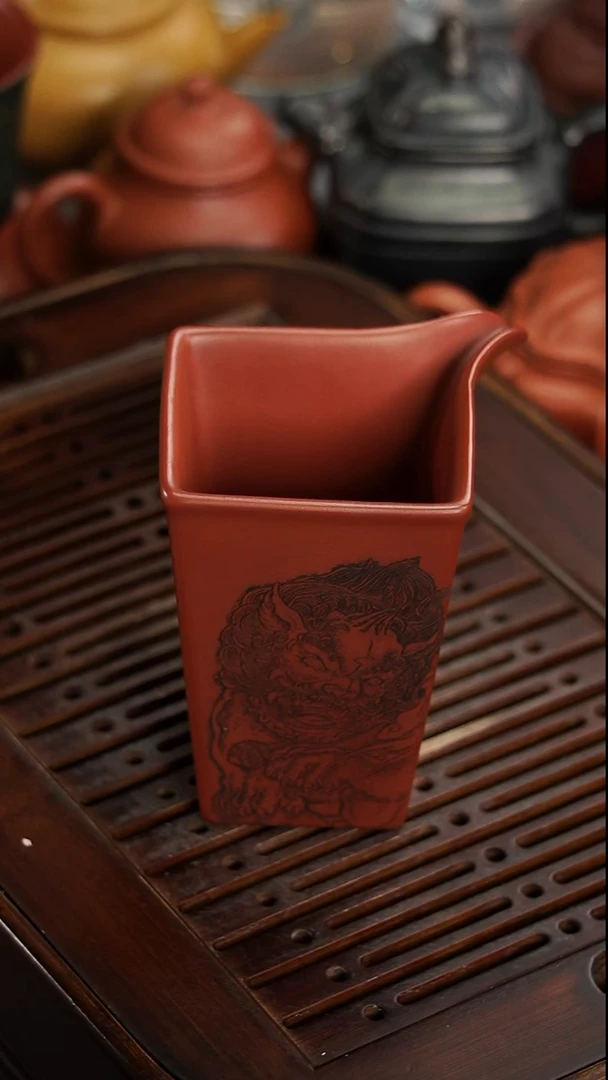 茶壶紫砂宜兴紫砂朱泥方形公道杯