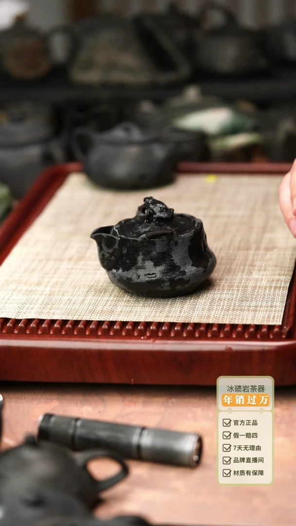 柯荣盛老师作品冰碛岩重工雕刻金蟾宝瓶