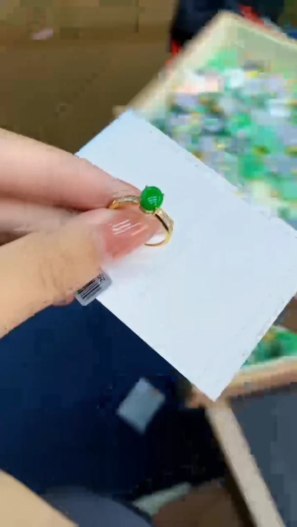 翡翠未镶嵌颈饰           1