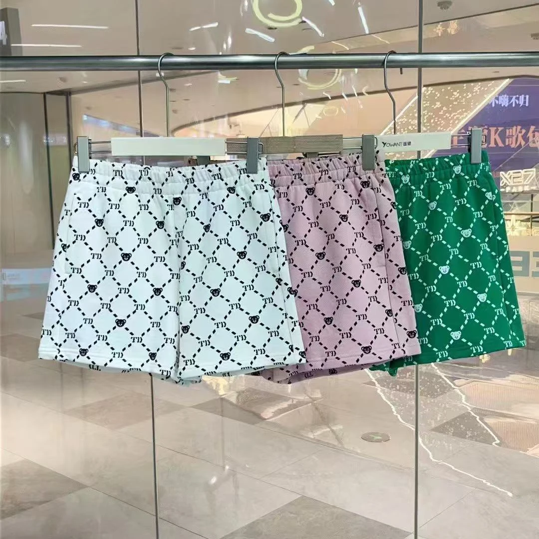 6083线条小熊松紧腰休闲短裤