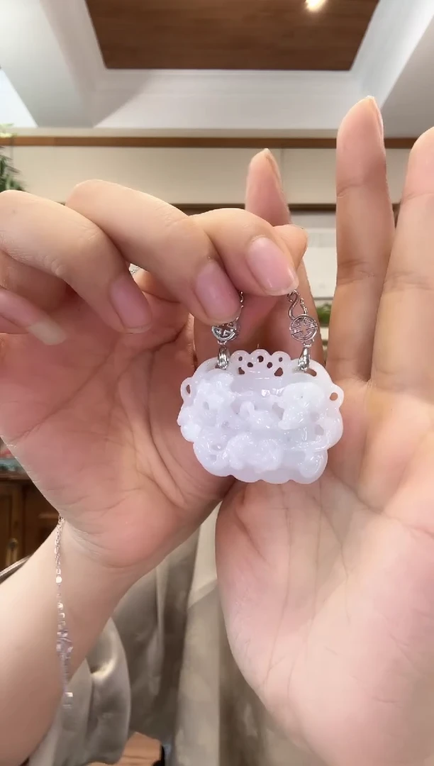 翡翠未镶嵌颈饰国风