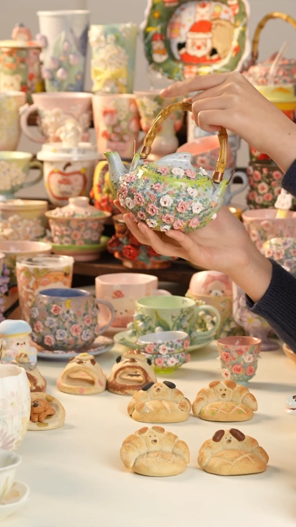 摆件陶景德镇釉下彩手绘设计师款陶瓷