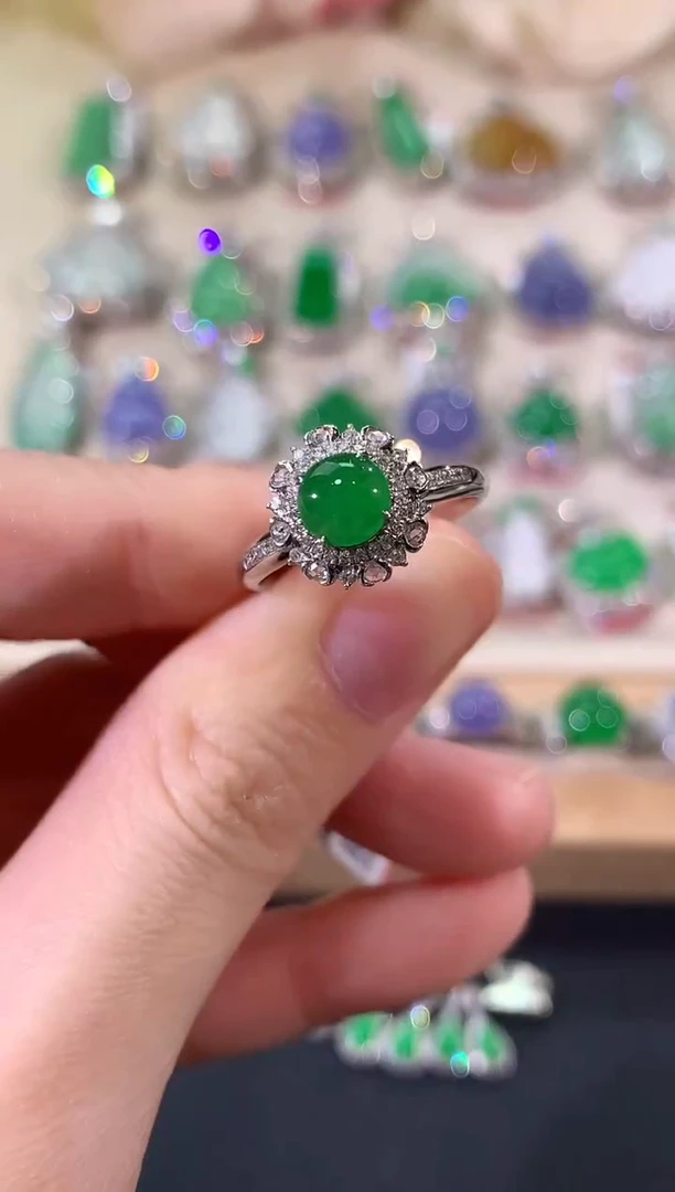 18K金镶嵌戒指翡翠冬日珠宝Q62