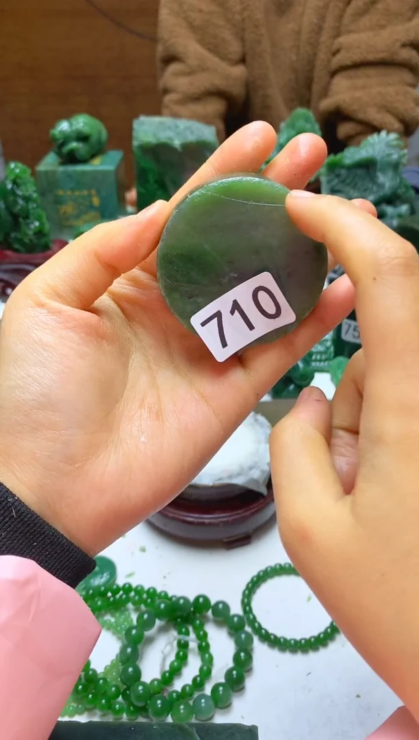 未镶嵌和田玉摆件1